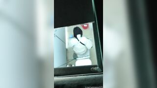 Quay lén mãi mới được thấy con bạn thân áo dài nữ sinh đi đái