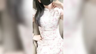 Dâm nữ TQ mới sáng sớm nứng lồn livetream show hàng public gạ a tài xế về phòng đụ p1