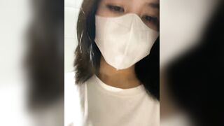 đăng đi chơi thì nứng lồn vào wc khoe vú
