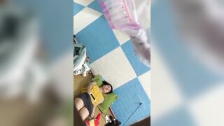 quay lén đứa em họ đang thủ dâm cực nừng nhìn chỉ muốn vào dí thôi