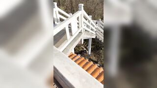 Đi du lịch cùng con đĩ dâm đãng trói người lại ép bò show hàng public leo lên núi