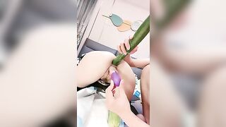反差主播_榨精炮架【幼师也风骚】拳交屁眼黄瓜苦瓜双插喷水_半糖直播_2