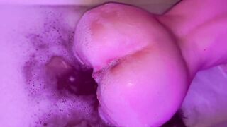 Em người yêu loli vú to tắm táp sạch sẽ để tiếp đãi con cu chà bá của anh ny
