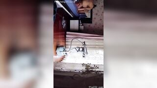 Bố dượng đầu trọc bụng bự khốn nạn đụ con gái riêng của vợ mỗi khi vợ đi chợ