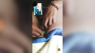 Call chat sex với em rau non học sinh mới lớn ngồi đeo bao vào dưa leo móc lồn p1