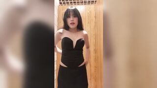 bé nô lệ thủ dâm public