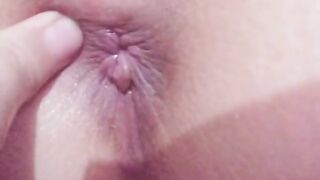Dâm nữ bím nhiều nước lấy tay chọc vào đít móc sướng nc lồn rỉ ra liên tục