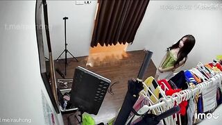 Hack cam quay lén trong tiệm photobooth toàn các e teen xinh đẹp thay đồ p7