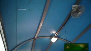 Quay lén thay đồ bên trong phòng tắm hồ bơi của các em teen Hàn Quốc