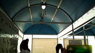 Quay lén thay đồ bên trong phòng tắm hồ bơi của các em teen Hàn Quốc