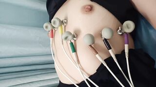 Quay lén đưa chị dâu vú to đi khám ngực p2