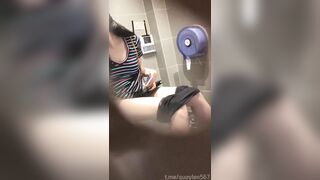 rình mò quay lén gái xinh đi đái trong nhà vệ sinh công cộng
