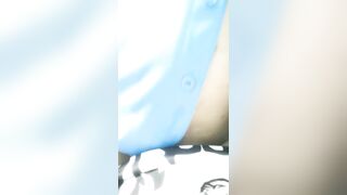 bé sinh viên vừa xem tiktok vữa cươi ngựa