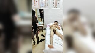 MBBG: thanh niên đi massage hứng quá đè máy bay ra địt