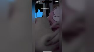 Em gái Hoài Thương show cam với body cực phẩm, trắng không tỳ vết
