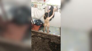 Quay lén em hàng xóm tắm 20