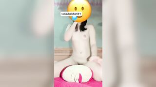 Bé học sinh ghiền cặc không có cặc thì dùng gối nhún nhảy thôi