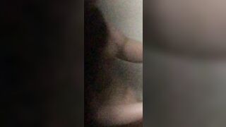 Em gái vú to và túi bột giặt