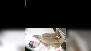 Quay lén nữ đồng nghiệp Loli đi Đái có cái lồn đẹp cực nứng