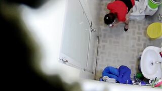 quay lén nhân viên TGDĐ đi đái em nào nhìn cũng ngon - phần 5