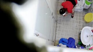 quay lén nhân viên TGDĐ đi đái em nào nhìn cũng ngon - phần 5