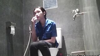 quay lén nhà vệ sinh quán nhậu toàn mấy em xinh quá - phần 2
