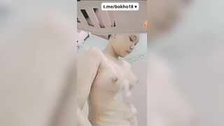 Vợ iu đi tắm là phải gọi check map vợ một cái để coi cái dú lồn vợ mập hay ốm