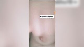 Gọi video cho bé rồi hướng dẫn bé kỹ năng mới tự bú vú mình luôn mở khóa skill luôn