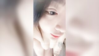 Gái xinh livestream khoe vú khủng lồn ngon