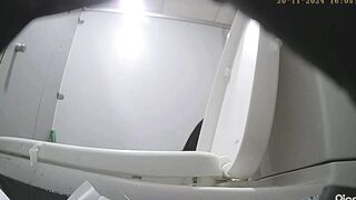 quay lén nhà vệ sinh mấy em xinh đi đái nhìn nứng quá - phần 1