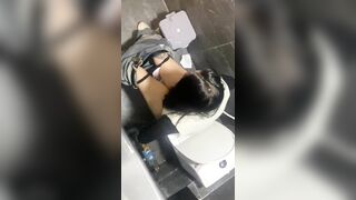 gái xinh đi đái có lên cưỡng dâm nó em nó không