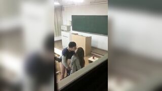 Quay Lén Cô Giáo Và Học Sinh Làm Tình Cùng Nhau Trong Phòng Học