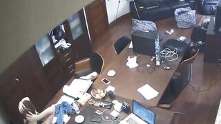 Clip Sex Sếp quyến rũ em nhân viên trong giờ làm việc