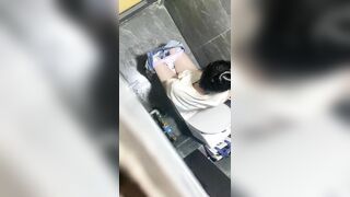 quay lén nhà vệ sinh mấy em sinh viên đi đái nhìn ngon vcl - phần 3