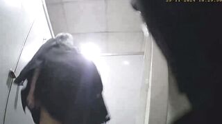 quen lén nhà vệ sinh công cộng toàn mấy em xinh tươi ngon vcl - phần 1