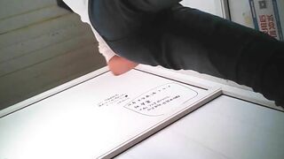 quen lén nhà vệ sinh công cộng toàn mấy em xinh tươi ngon vcl - phần 15