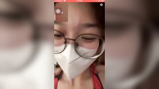 Call video với e ghệ dâm kính cận xinh xắn đc e show hàng ngon cho xem rửa mắt