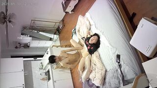 Hack cam thấy bố mẹ đi làm là a trai đè e họ xinh dâm ra đụ cho sướng há mồm trợn mắt