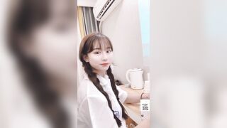EM HỌ ĐANG NGỦ NGON THÌ LÔI E DẬY , BẮT BÚ BUỒI