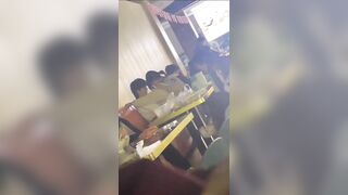 Cặp đôi đụ nhau giữa quán đông người luôn