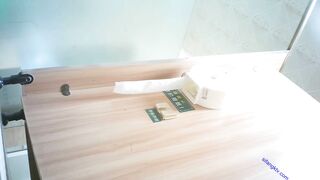 quay lén mấy em xinh xinh đi đái ở nhà vệ sinh công cộng - phần 1