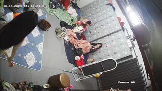 phòng ngủ mấy em KTV ngủ các em thay đồ nhìn nứng ghê - phần 1