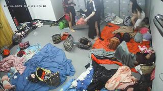 phòng ngủ mấy em KTV ngủ các em thay đồ nhìn nứng ghê - phần 2