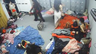 phòng ngủ mấy em KTV ngủ các em thay đồ nhìn nứng ghê - phần 6