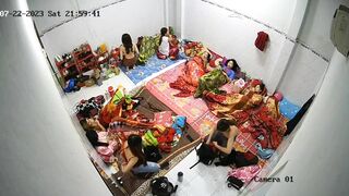 phòng ngủ mấy em KTV ngủ các em thay đồ nhìn nứng ghê - phần 8