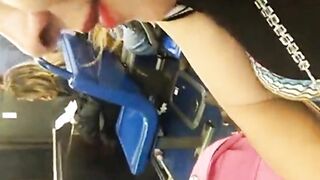 Sục cu cho trai trên xe buýt đông người