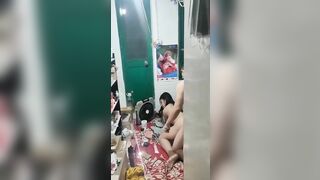 quay lén vợ chồng xóm trọ địt nhau mà còn không đóng cửa
