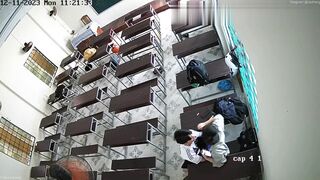 Hack cam quay lén đôi học sinh mới lớn địt nhau ngay trg lớp dù có các b ngồi đấy