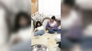 Phòng live của mấy e teen mới lớn non choẹt cởi đồ show hàng địt nhau tập thể p1
