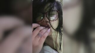 Livetream của em teen kính cận xinh vú múp cực dâm xem e khiêu dâm mà sướng điên p3